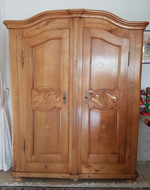 Armoire de mariage fribourgeoise, 18e
